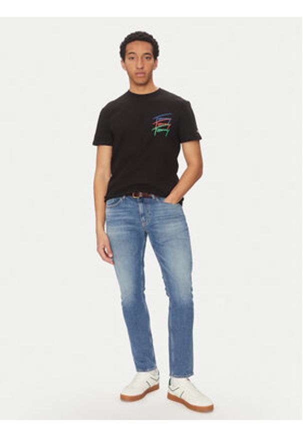 Tommy Jeans T-Shirt Twisted Signature DM0DM20771 Czarny Regular Fit. Kolor: czarny. Materiał: bawełna