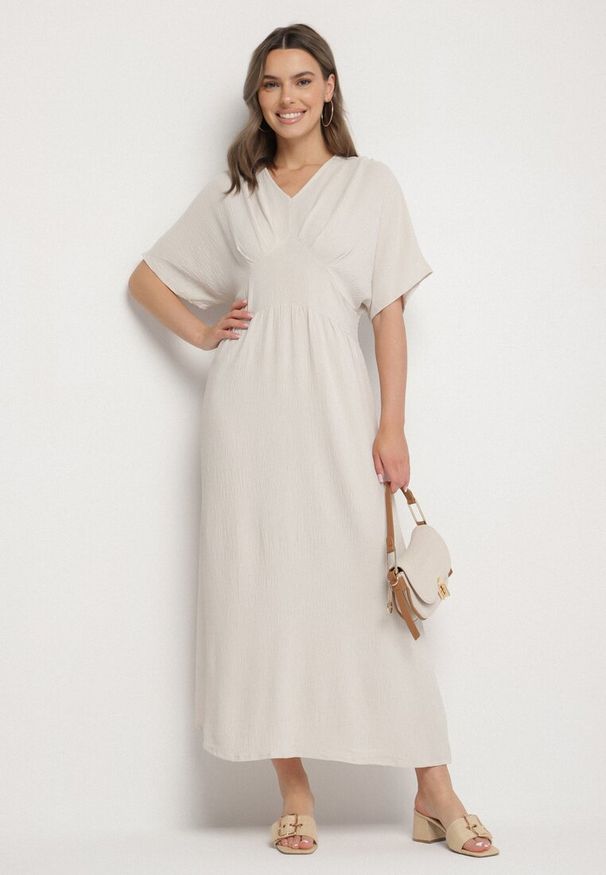 Born2be - Jasnobeżowa Sukienka z Bawełną i Górą w Stylu Nietoperza Filenia. Okazja: na co dzień. Kolor: beżowy. Materiał: bawełna. Styl: casual