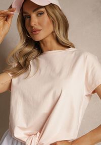 Renee - Jasnoróżowy Bawełniany T-shirt Wiązany u Dołu Sunalina. Okazja: na co dzień. Kolor: różowy. Materiał: bawełna. Styl: casual