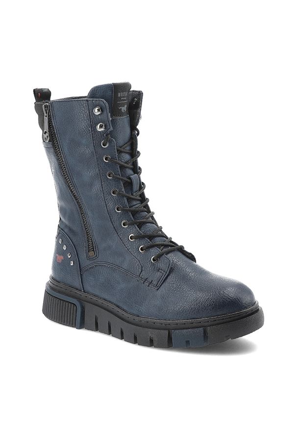 Granatowe Botki Mustang Wygodne Obuwie Damskie. Okazja: na co dzień. Wysokość cholewki: przed kolano. Zapięcie: zamek. Kolor: niebieski. Materiał: skóra ekologiczna. Szerokość cholewki: normalna. Wzór: aplikacja. Styl: casual, elegancki