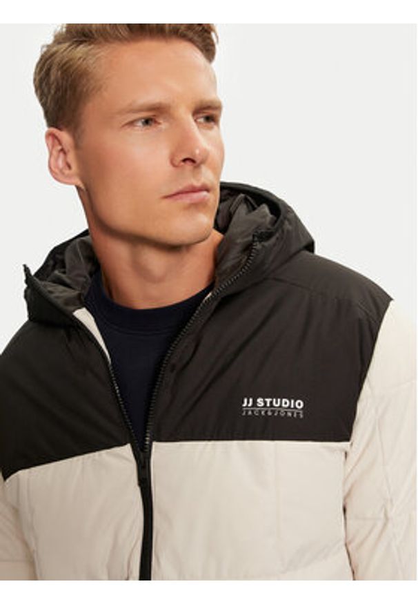 Jack & Jones - Jack&Jones Kurtka zimowa Ben 12256905 Beżowy Regular Fit. Kolor: beżowy. Materiał: syntetyk. Sezon: zima