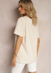 Renee - Beżowy T-shirt Klasyczny z Trójkątnym Dekoltem Impatiea. Kolekcja: plus size. Kolor: beżowy. Styl: klasyczny #5