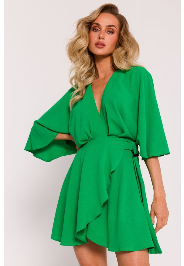 MOE - Kopertowa sukienka mini z szerokimi rękawami zielona. Kolor: zielony. Sezon: wiosna, lato. Typ sukienki: kopertowe. Długość: mini