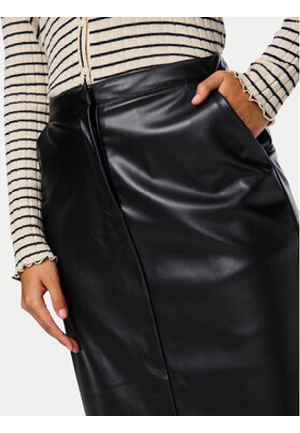 Pieces Spódnica z imitacji skóry Neeth 17151696 Czarny Regular Fit. Kolor: czarny. Materiał: skóra