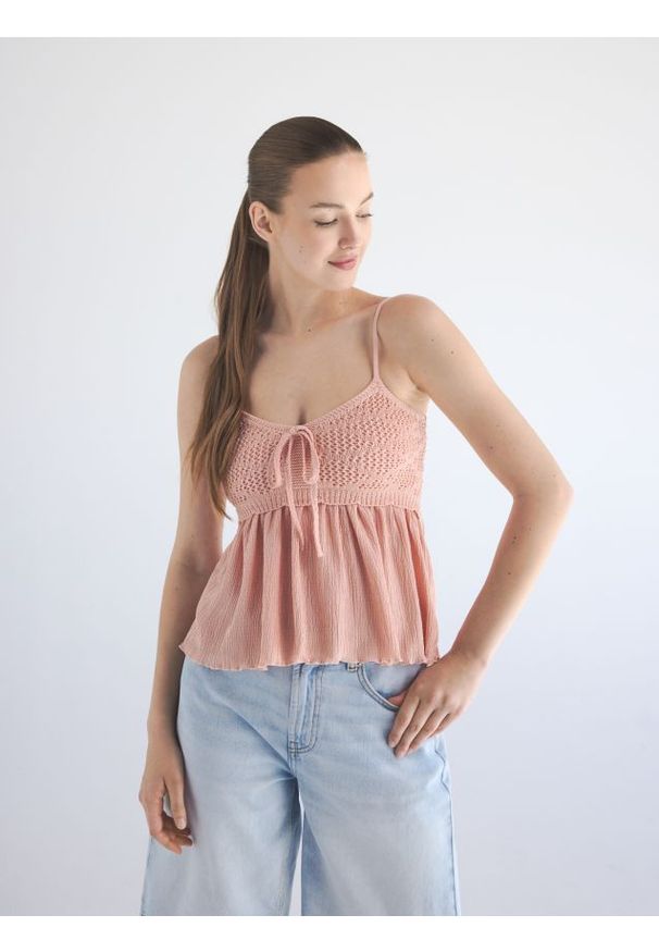 Reserved - Top z szydełkowaną górą - jasnopomarańczowy. Kolor: pomarańczowy. Materiał: tkanina