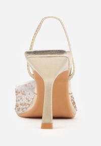 Renee - Złote Szpilki z Odkrytą Piętą i Transparentnym Noskiem z Cyrkoniami Kalinata. Okazja: na co dzień. Kolor: złoty. Materiał: jeans, koronka. Wzór: aplikacja. Obcas: na szpilce. Styl: casual, klasyczny, wizytowy #6