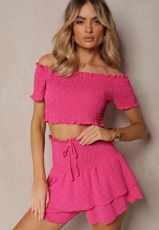 Renee - Fuksjowy Komplet Top Hiszpanka i Spódnico-Spodenki z Falbanami oraz Gumką Rinaria. Kolor: różowy. Materiał: jeans