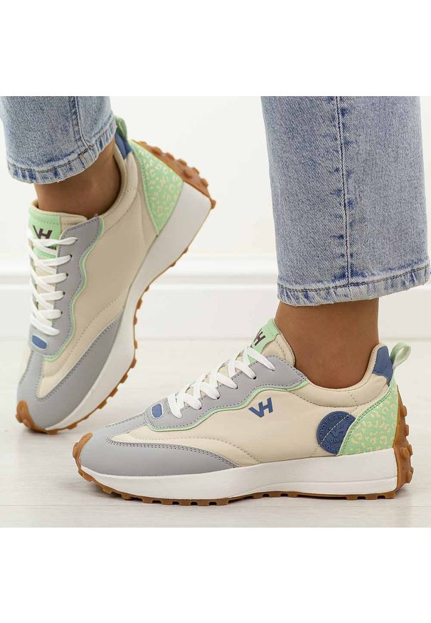 Multi półbuty damskie w sporowym stylu Vanhorn 93300. Okazja: na co dzień. Zapięcie: sznurówki. Kolor: beżowy. Materiał: tkanina, skóra. Szerokość cholewki: normalna. Sezon: wiosna, lato