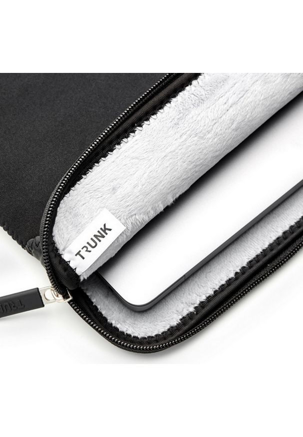 Etui Trunk Neoprene Sleeve do MacBook 15'' (black). Materiał: nylon. Styl: elegancki, casual