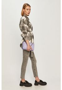 Calvin Klein Jeans - Torebka. Kolor: fioletowy. Wzór: nadruk. Materiał: skórzane. Rozmiar: małe. Rodzaj torebki: na ramię #5