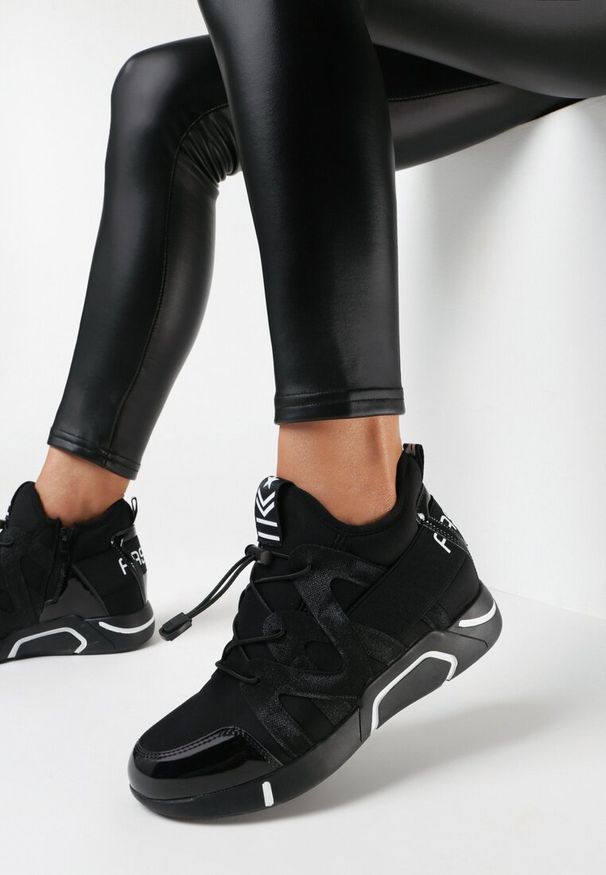 Born2be - Czarne Sneakersy Tryphilea. Nosek buta: okrągły. Zapięcie: pasek. Kolor: czarny. Materiał: jeans, materiał, lakier. Szerokość cholewki: normalna. Obcas: na koturnie