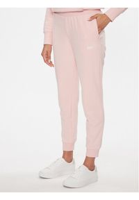 Puma Spodnie dresowe Ess Elevated 673789 Różowy Regular Fit. Kolor: różowy. Materiał: bawełna, syntetyk #1