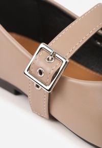 Born2be - Ciemnobeżowe Płaskie Balerinki w Stylu Mary Jane z Metalową Sprzączką Liatoma. Okazja: na co dzień. Zapięcie: sprzączka. Kolor: beżowy. Materiał: jeans. Obcas: na obcasie. Styl: casual, klasyczny, elegancki. Wysokość obcasa: niski #6