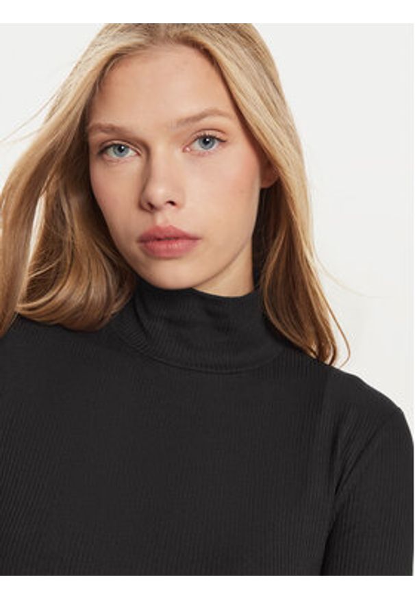 Calvin Klein Golf K20K207747 Czarny Slim Fit. Typ kołnierza: golf. Kolor: czarny