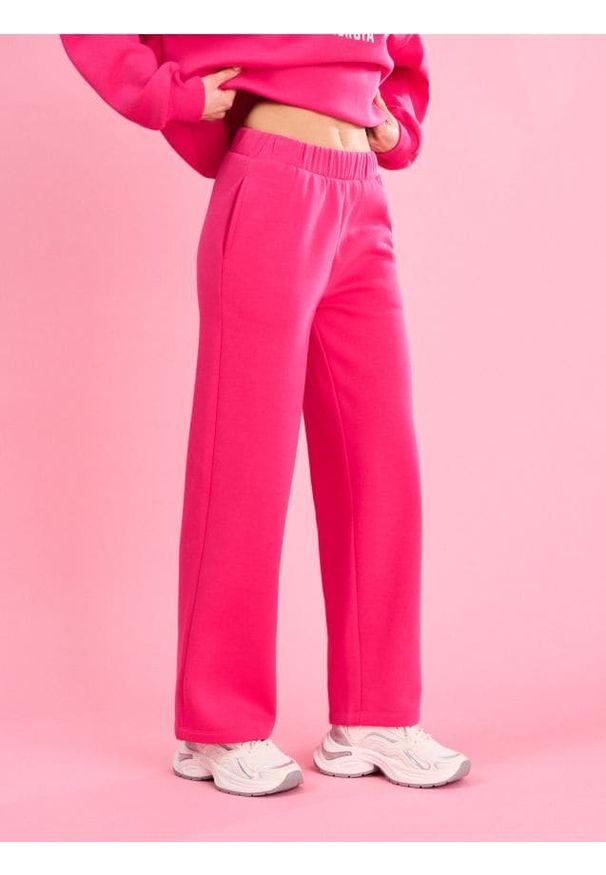 Sinsay - Spodnie dresowe straight leg - różowy. Kolor: różowy. Materiał: dresówka