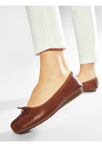 Clarks Baleriny Freckle Ice 203529304 Brązowy. Kolor: brązowy. Materiał: skóra #1