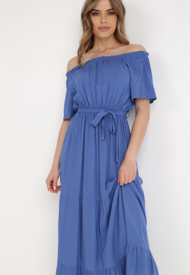 Born2be - Niebieska Sukienka z Wiskozy Telephanassa. Typ kołnierza: dekolt hiszpanka. Kolor: niebieski. Materiał: wiskoza. Długość rękawa: krótki rękaw. Wzór: gładki. Typ sukienki: rozkloszowane. Długość: maxi