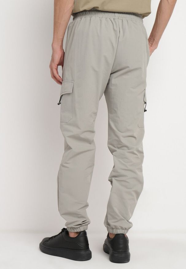 Born2be - Szare Spodnie Dresowe Cargo z Szerokimi Kieszeniami Rerilena. Okazja: na co dzień. Kolor: szary. Materiał: dresówka. Styl: casual