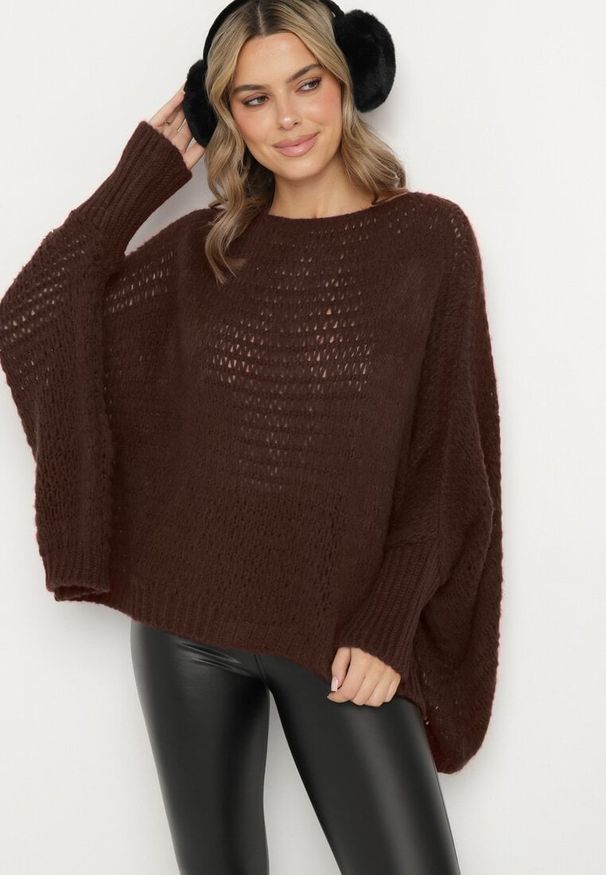 Born2be - Brązowy Luźny Sweter w Stylu Ponczo Kossela. Okazja: na co dzień. Typ kołnierza: dekolt w łódkę. Kolor: brązowy. Materiał: jeans. Styl: wizytowy, casual