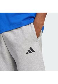 Adidas - adidas Spodnie dresowe Future Icons 3-Stripes JD4867 Szary Regular Fit. Kolor: szary. Materiał: bawełna #4