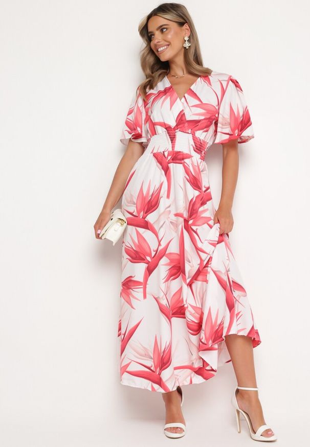 Born2be - Różowo-Biała Sukienka z Kopertowym Dekoltem i Gumką w Pasie Wiązana na Plecach Iberi. Okazja: na co dzień, na randkę. Typ kołnierza: dekolt w serek. Kolor: różowy. Długość rękawa: krótki rękaw. Typ sukienki: kopertowe. Styl: casual