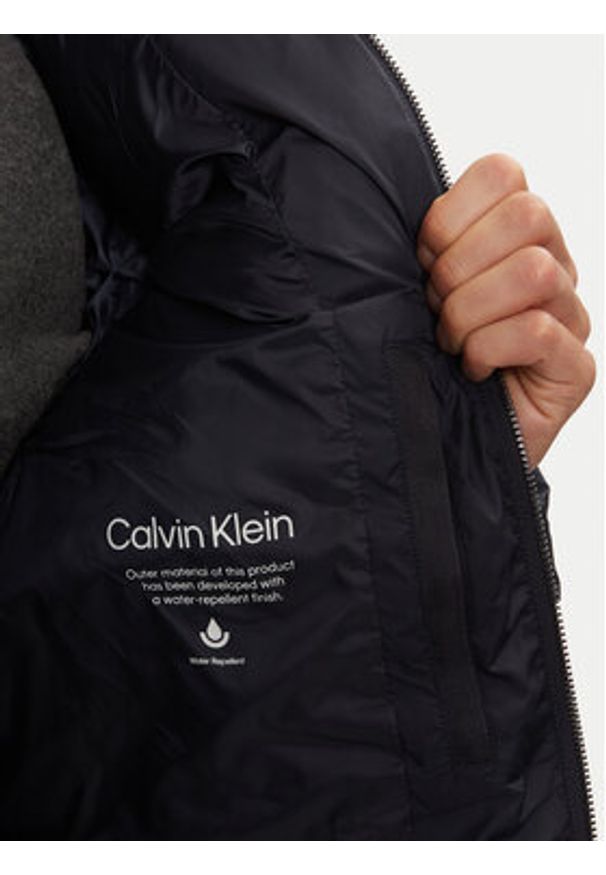 Calvin Klein Kurtka zimowa K10K113476 Granatowy Regular Fit. Kolor: niebieski. Materiał: syntetyk. Sezon: zima