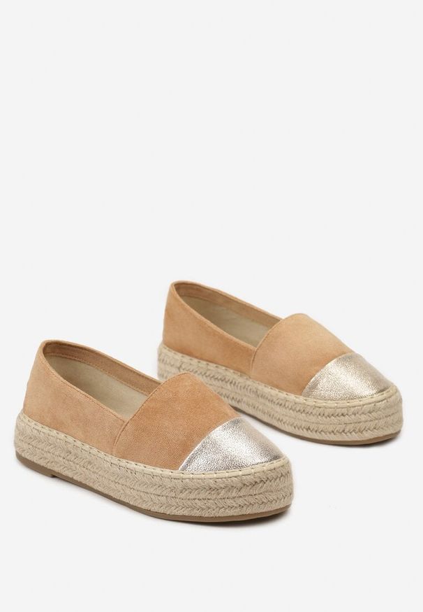 Born2be - Brązowe Wsuwane Espadryle na Plecionej Platformie z Ozdobnym Noskiem Leoppa. Zapięcie: bez zapięcia. Kolor: beżowy. Sezon: lato. Obcas: na platformie