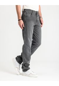 Wrangler - WRANGLER TEXAS MĘSKIE SPODNIE JEANSOWE DUSTY GRANITE W121P416N 112126173. Okazja: na spotkanie biznesowe. Styl: elegancki, biznesowy #5