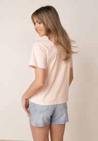 Born2be - Różowy Bawełniany T-shirt Ozdobiony Cyrkoniami Monomene. Okazja: na co dzień. Kolor: różowy. Materiał: bawełna. Wzór: aplikacja. Styl: elegancki, casual #2