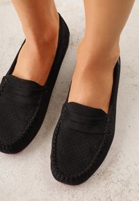 Born2be - Czarne Ażurowe Mokasyny ze Skórzaną Wkładką Ozdobione Przeszyciami Sylilise. Okazja: na co dzień. Kolor: czarny. Materiał: skóra. Wzór: ażurowy, aplikacja. Styl: casual, klasyczny #2