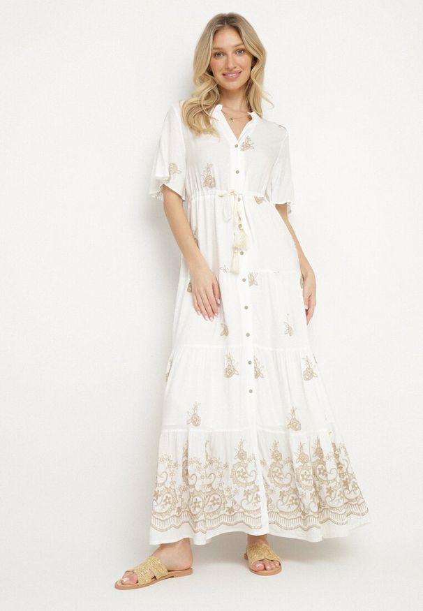 Born2be - Biała Wiskozowa Sukienka Boho o Rozkloszowanym Kroju z Haftem i Wiązaniem Lilvanis. Okazja: na co dzień. Typ kołnierza: dekolt w serek. Kolor: biały. Materiał: wiskoza. Długość rękawa: krótki rękaw. Wzór: haft. Styl: boho