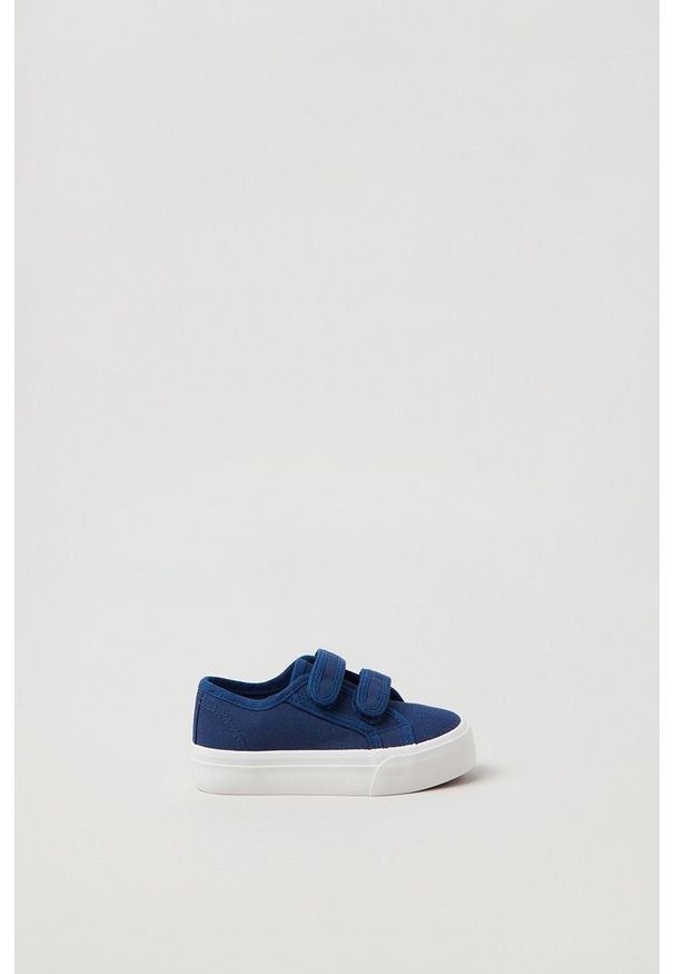 OVS buty dziecięce kolor granatowy. Nosek buta: okrągły. Zapięcie: rzepy. Kolor: niebieski. Materiał: guma