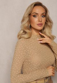 Renee - Ciemnobeżowa Bluzka w Cętki z Lekko Prześwitującej Tkaniny Tuomela. Kolor: beżowy. Materiał: tkanina. Styl: elegancki