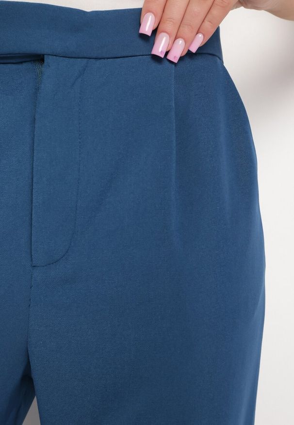 Born2be - Granatowe Klasyczne Spodnie z Kieszeniami i Prostą Nogawką Trisonore. Okazja: na co dzień, na spotkanie biznesowe, do pracy. Kolekcja: dla wysokich. Kolor: niebieski. Materiał: dzianina, materiał. Wzór: jednolity, gładki. Styl: klasyczny