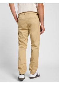 Lee - LEE MĘSKIE SPODNIE MATERIAŁOWE LEE SLIM CHINO SAND 112363970. Materiał: materiał #4