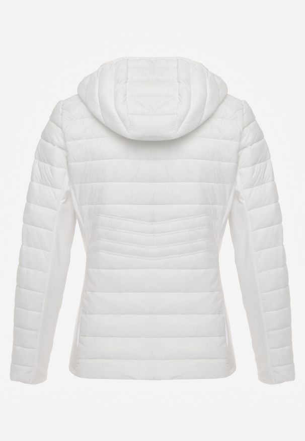 Born2be - Biała Pikowana Kurtka Przejściowa z Kapturem i Elastycznymi Panelami Feziala. Okazja: na co dzień. Typ kołnierza: kaptur. Kolor: biały. Materiał: jeans, nylon. Sezon: wiosna. Styl: casual, sportowy