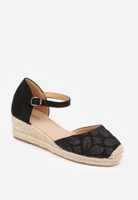 Renee - Czarno-Beżowe Sandały Basare. Nosek buta: okrągły. Zapięcie: sprzączka. Kolor: czarny. Materiał: materiał. Wzór: kwiaty. Obcas: na koturnie. Wysokość obcasa: średni #8