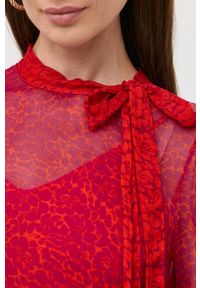 TwinSet - Twinset sukienka kolor czerwony maxi rozkloszowana. Typ kołnierza: kołnierzyk stójkowy. Kolor: czerwony. Materiał: tkanina. Długość rękawa: długi rękaw. Typ sukienki: rozkloszowane. Długość: maxi #2