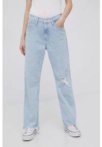 Tommy Jeans jeansy BETSY BF7013 damskie medium waist. Kolor: niebieski