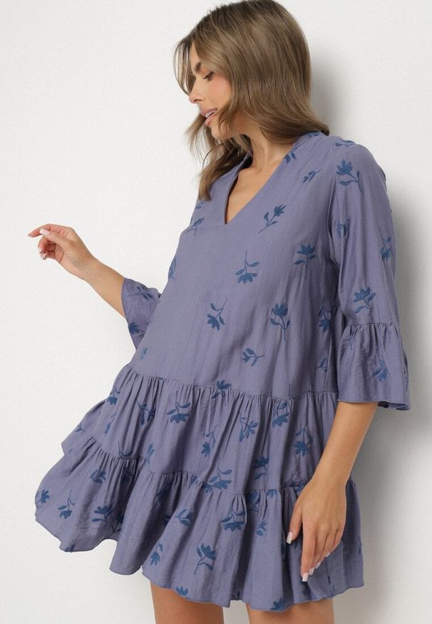 Born2be - Niebieska Sukienka z Wiskozą o Rozkloszowanym Kroju z Haftem i Falbankami Axneria. Okazja: na co dzień. Typ kołnierza: kołnierz z falbankami. Kolor: niebieski. Materiał: wiskoza. Wzór: haft. Typ sukienki: rozkloszowane. Styl: klasyczny, casual
