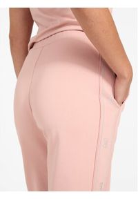 Guess Spodnie materiałowe 179778 Różowy Slim Fit. Kolor: różowy. Materiał: materiał #3