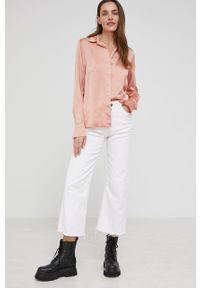 Answear Lab koszula damska kolor różowy regular z kołnierzykiem klasycznym. Okazja: na co dzień. Typ kołnierza: kołnierzyk klasyczny. Kolor: różowy. Materiał: tkanina. Długość rękawa: długi rękaw. Długość: długie. Styl: wakacyjny, klasyczny #3