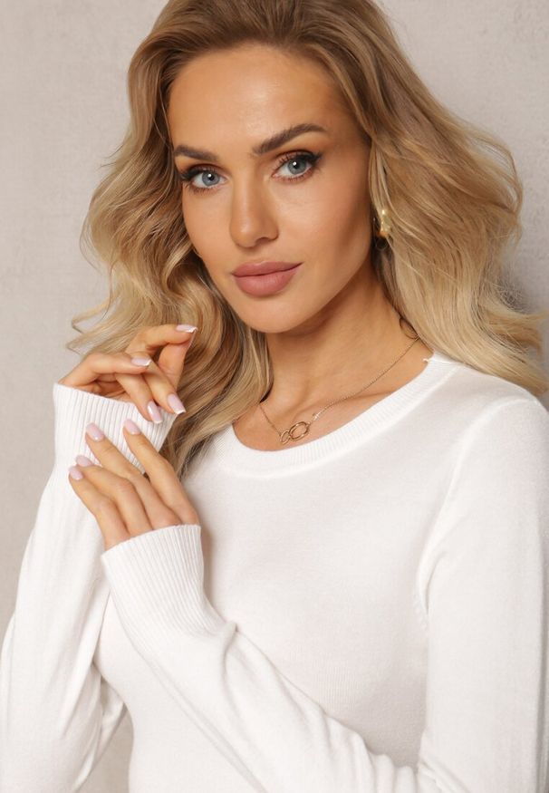Renee - Biały Klasyczny Sweter z Długim Rękawem Kidistia. Kolor: biały. Materiał: dzianina, tkanina. Długość rękawa: długi rękaw. Długość: długie. Styl: klasyczny
