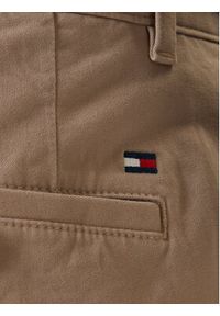 TOMMY HILFIGER - Tommy Hilfiger Chinosy Denton Essential MW0MW40262 Beżowy Straight Fit. Kolor: beżowy. Materiał: bawełna #4