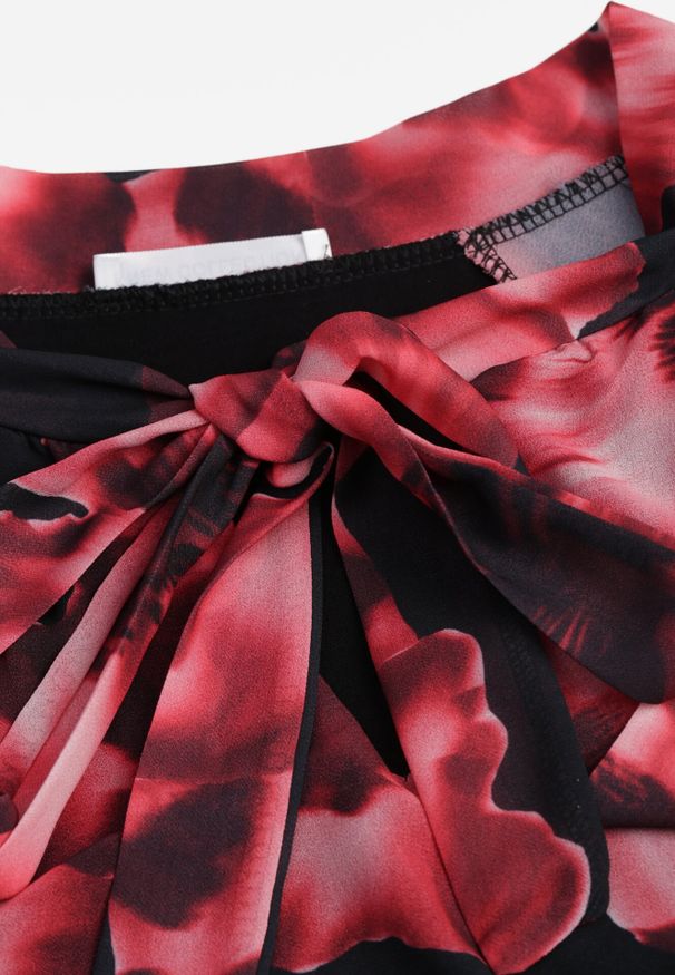 Born2be - Czerwono-Czarna Pudełkowa Sukienka w Kwiaty z Paskiem Nifle. Okazja: na co dzień. Kolor: czarny. Materiał: skóra. Wzór: kwiaty. Styl: casual, elegancki