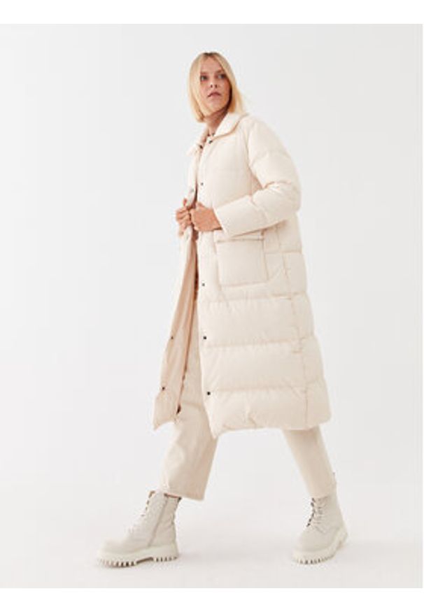 Peserico Easy Kurtka puchowa M24434 Écru Regular Fit. Kolor: kremowy. Materiał: syntetyk. Sezon: zima