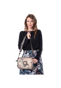 Brązowa Listonoszka Anekke Real Modna Torebka Damska. Kolor: brązowy. Wzór: motyw z bajki, aplikacja, haft. Dodatki: z haftem, z aplikacjami. Styl: casual #5