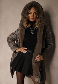 Renee - Szara Kurtka z Pikowanym Przeszyciami Wiązanym Paskiem i Kapturem z Futrem Fenida. Kolor: szary. Materiał: futro. Styl: elegancki