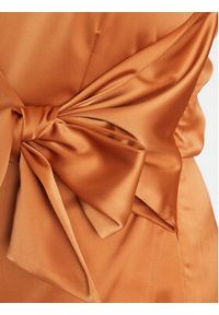 YAS Sukienka koktajlowa 26031522 Brązowy Regular Fit. Kolor: brązowy. Materiał: syntetyk. Styl: wizytowy