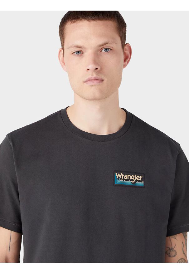 Wrangler - WRANGLER TEE GRAPHIC MĘSKA KOSZULKA T-SHIRT FADED BLACK 112342326 W7A1013642